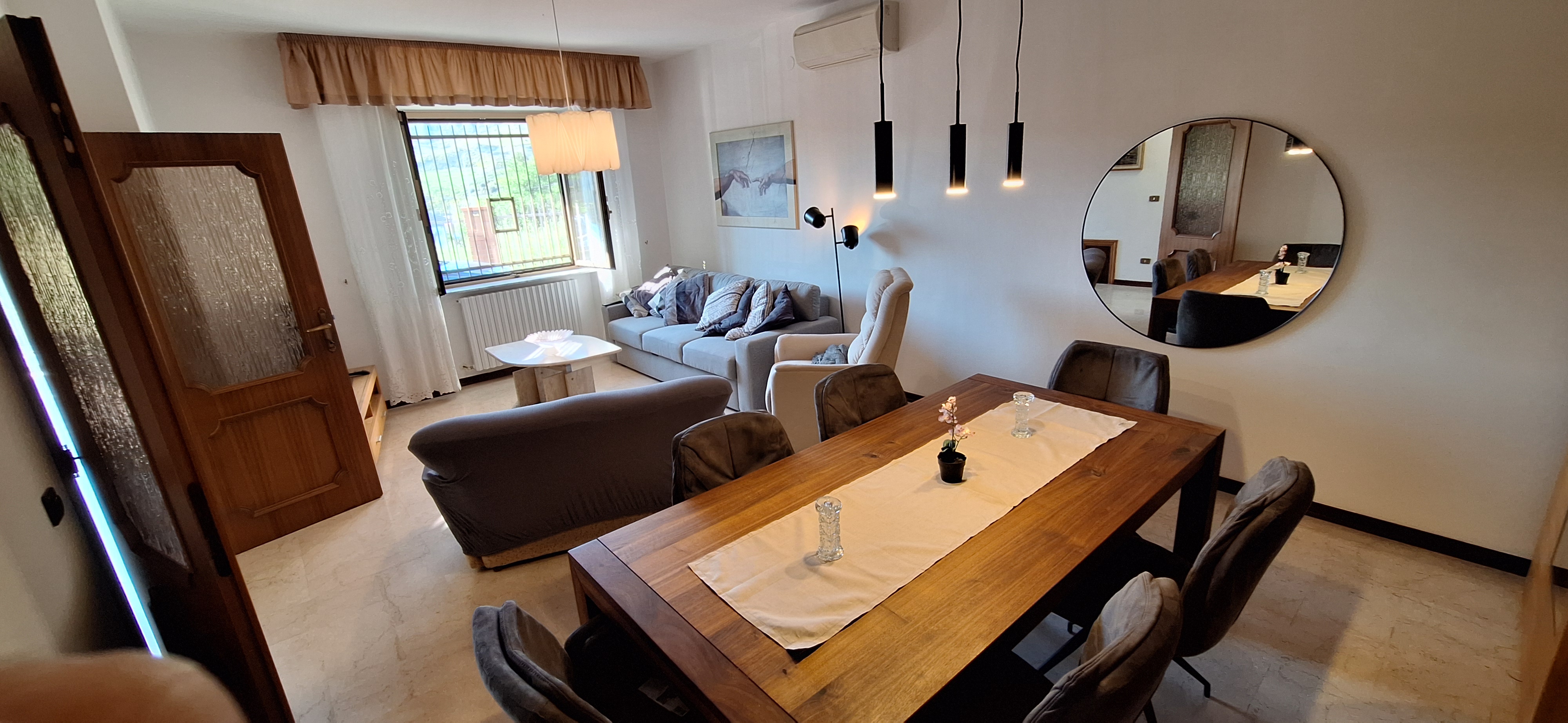 Wohn- und Essbereich im Ferienhaus